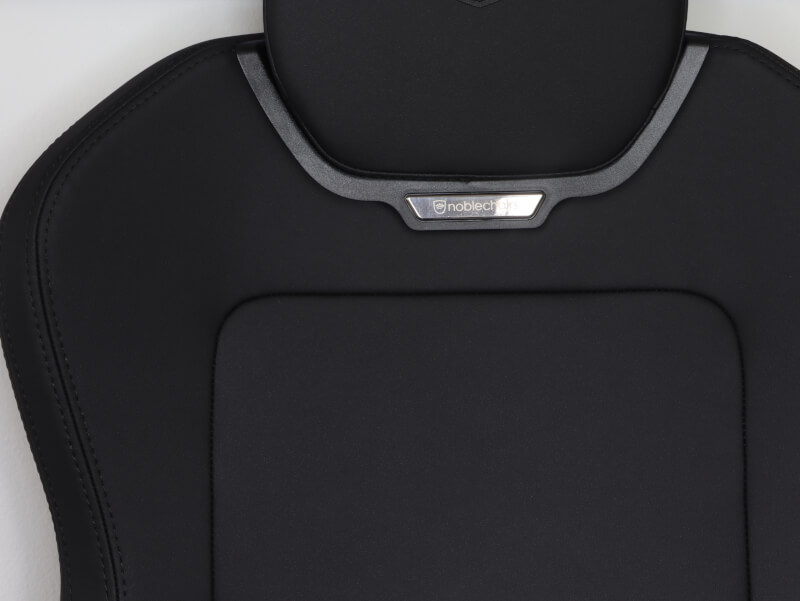Noblechairs Aura Black Edition justerbar lændestøtte.JPG